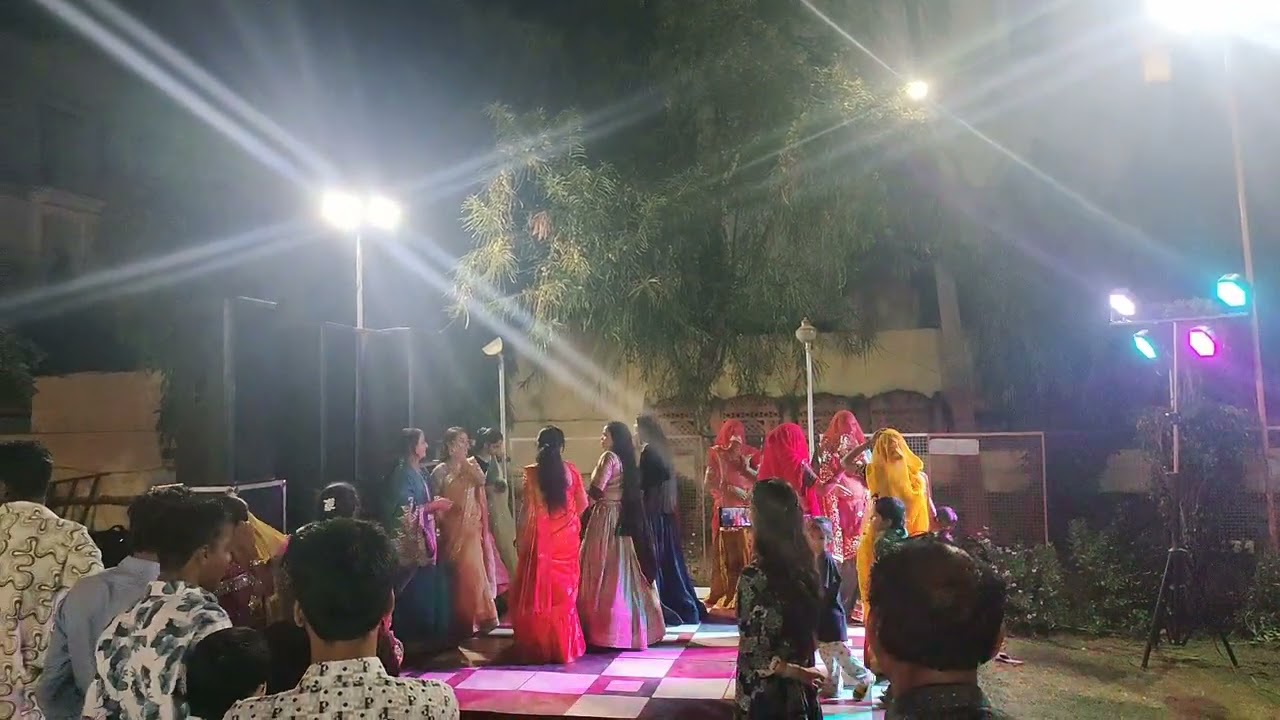 तेरो मेरो कैश चले....