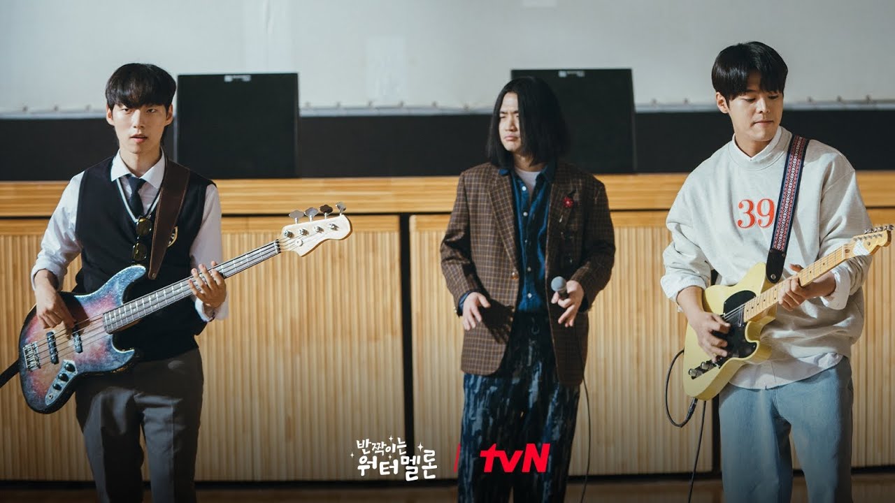 Twinkling watermelon guitar battle🔥🎸| reyeon vs yoon jaechan.#reyeoun #choihyunwook #yoonjaechan