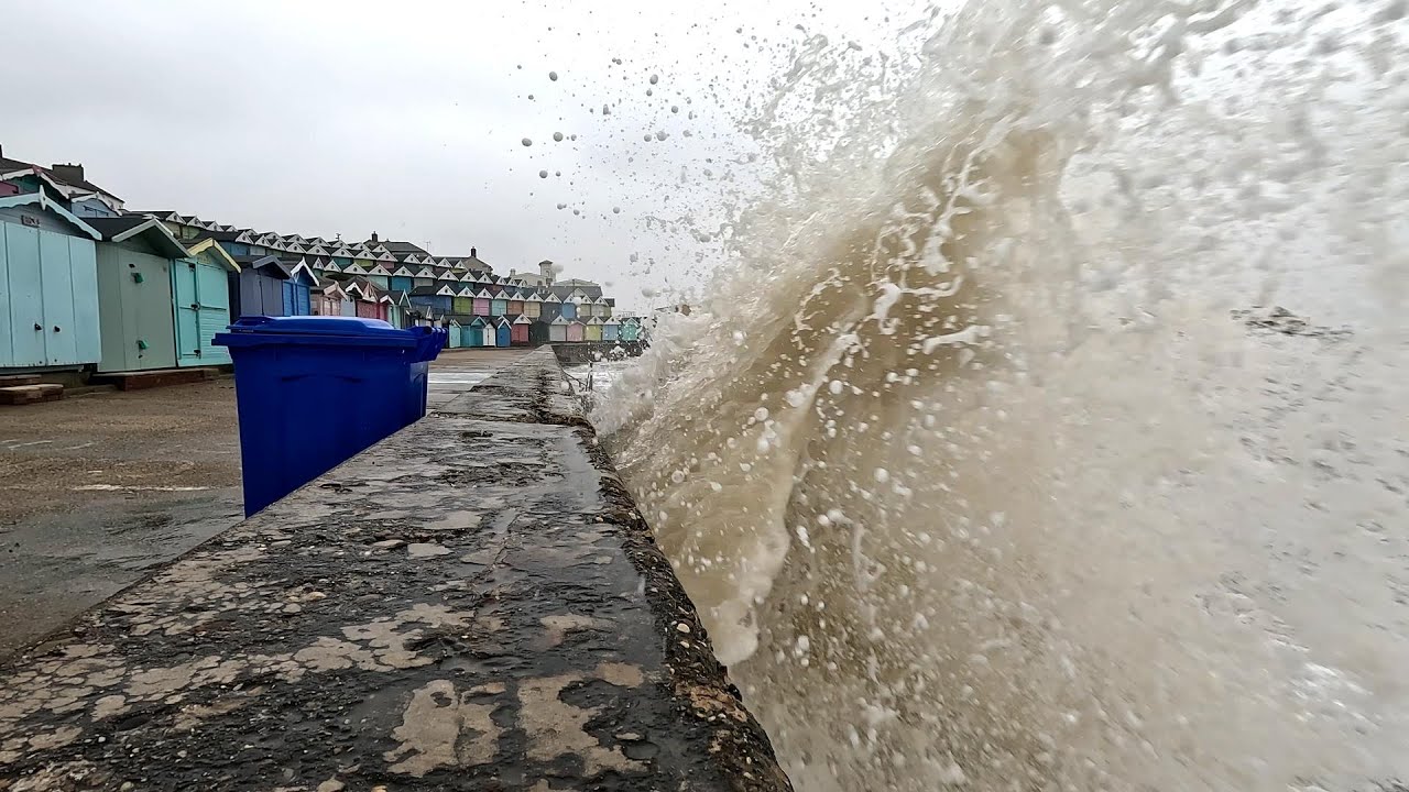 Walton Walk - 2024-03-11 - Another Spring-tide swell, more big waves!! [4K]