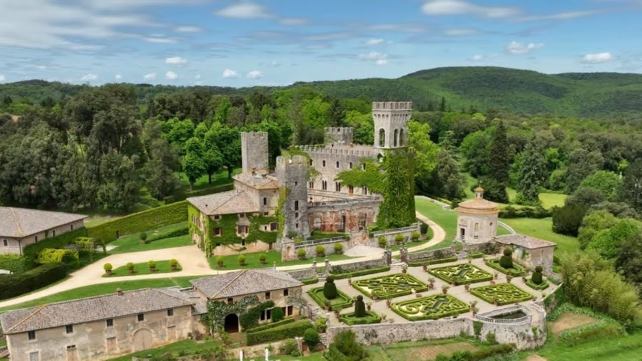 Castello di Celsa , Sovicille ( Siena ) ... Tuscany 4K ... Cinematic Dji Mavic 3