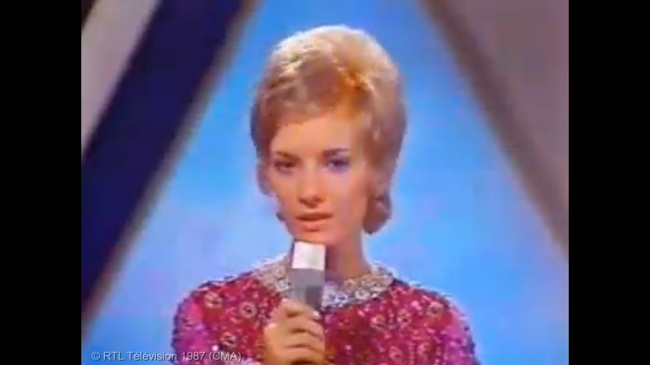 Dalida reçoit le Prix RTL International 1970