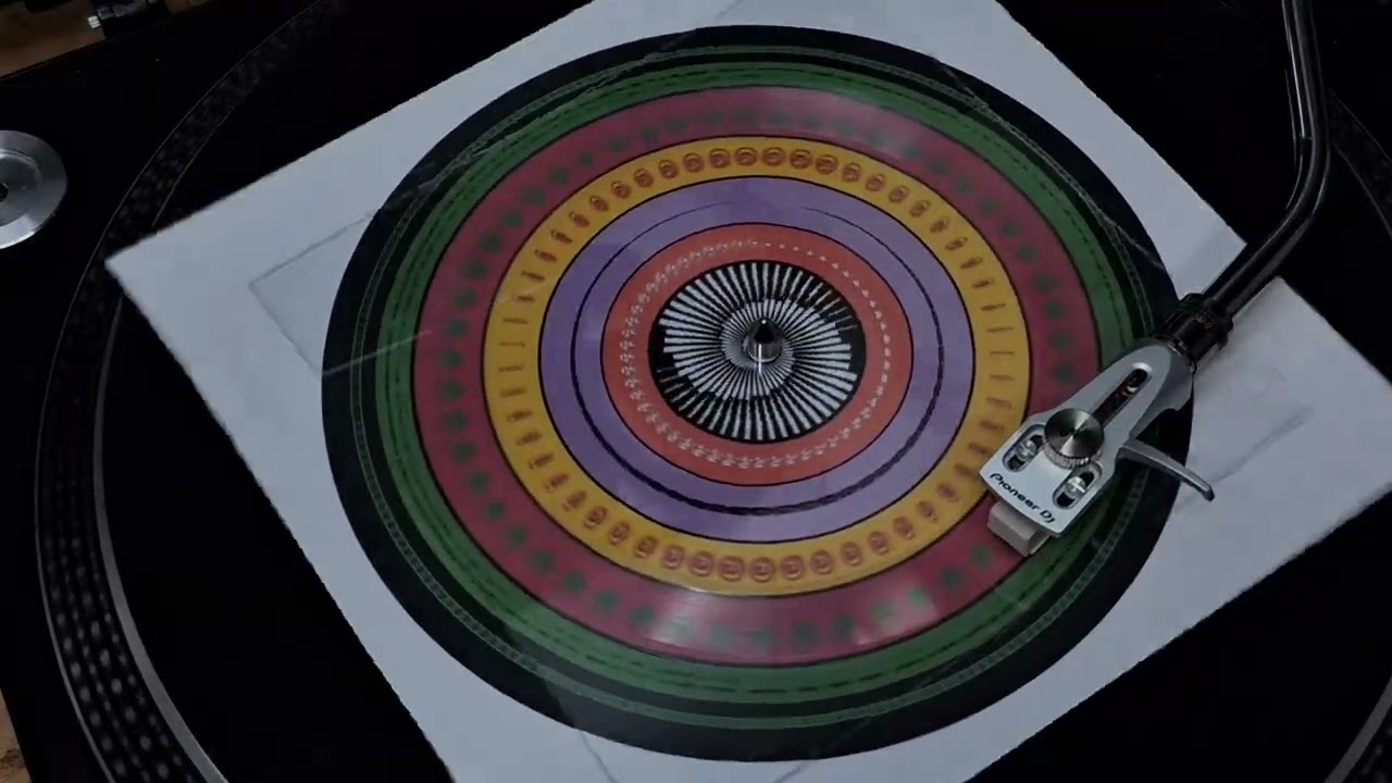 WINGS / MAGNETO & TITANIUM MAN / ZOETROPE ANIMATED DISC / PRESTO 6N RECORD LATHE