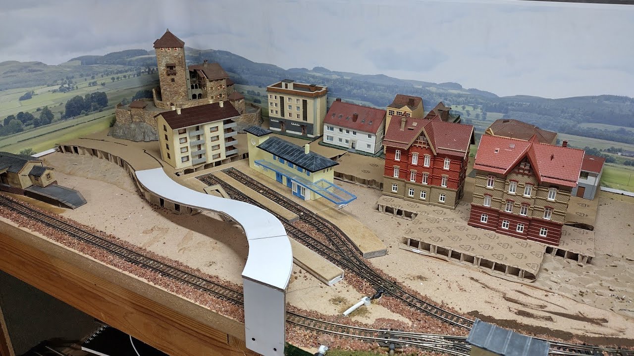 End to End Shed Model Railway quick update. Backscene and town