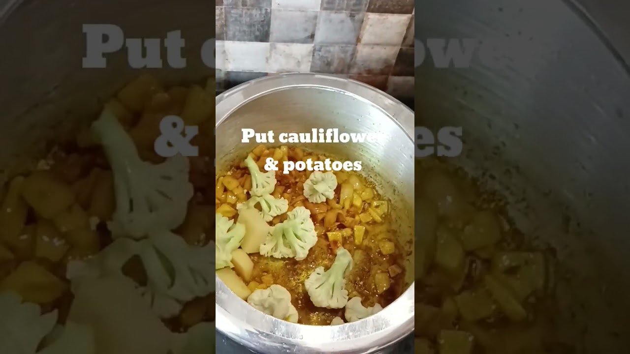 Aloo Gobi ki zabardast sabji in cooker #shorts #shortsfeed #shortsvideo #youtubeshorts #cooking