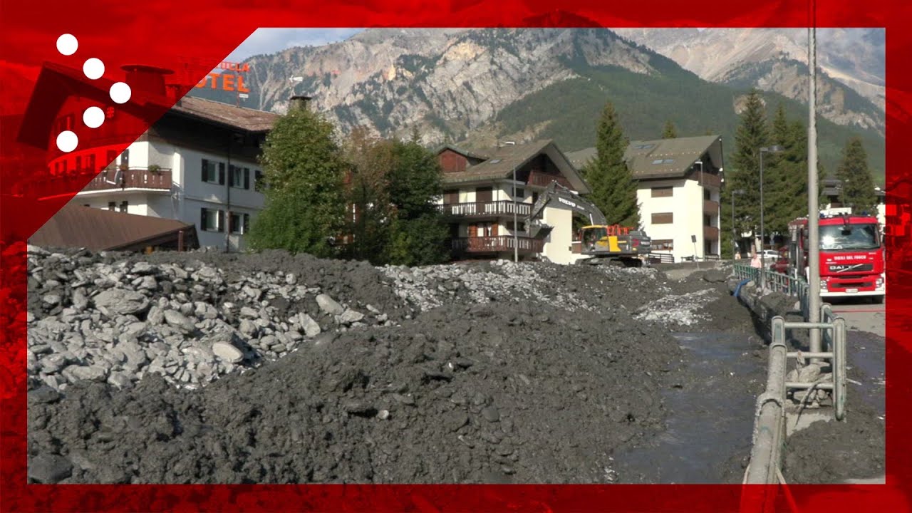 Bardonecchia, il giorno dopo: ancora tanto fango da spalare dopo la colata che ha travolto il paese