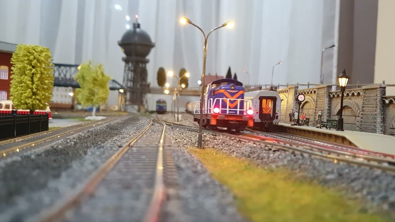 Żagań Manewry SM42-616 i SU46-035 Przygotowanie Pociągu Relacji Żagań - Warszawa Wschodnia 1:87 H0