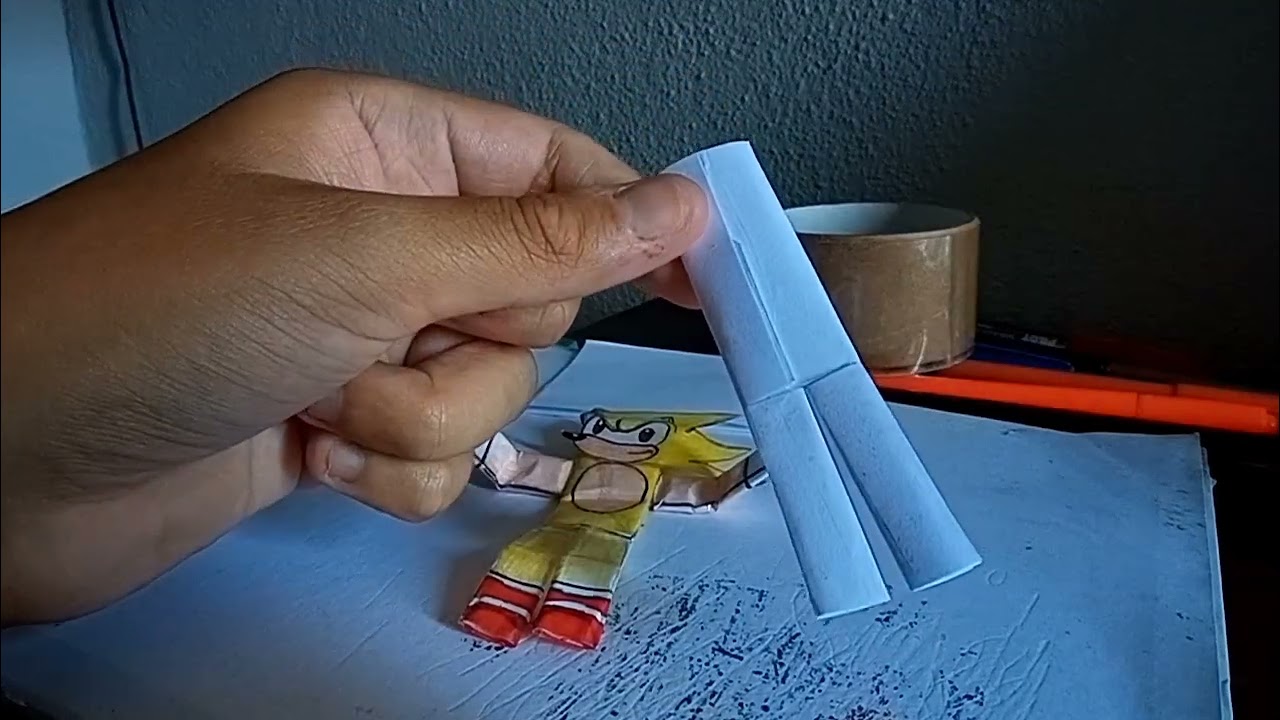 ensinando a fazer bonecos de papel