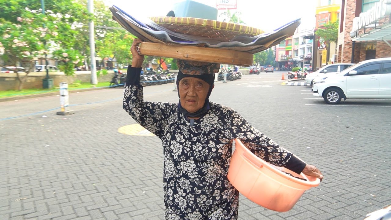 NENEK INI KAGET SAMPE HISTERIS..!!