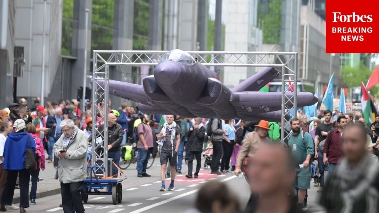 Thousands Of Protesters Take To Streets Of Brussels To Demand End To Global Conflicts Like Iran