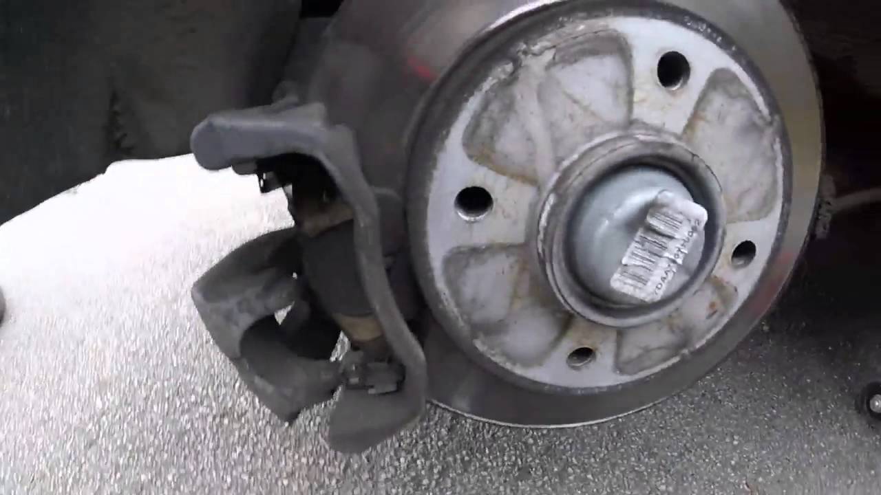 How to replace brake pads Peugeot 207/Как заменить тормозные колодки Peugeot  207