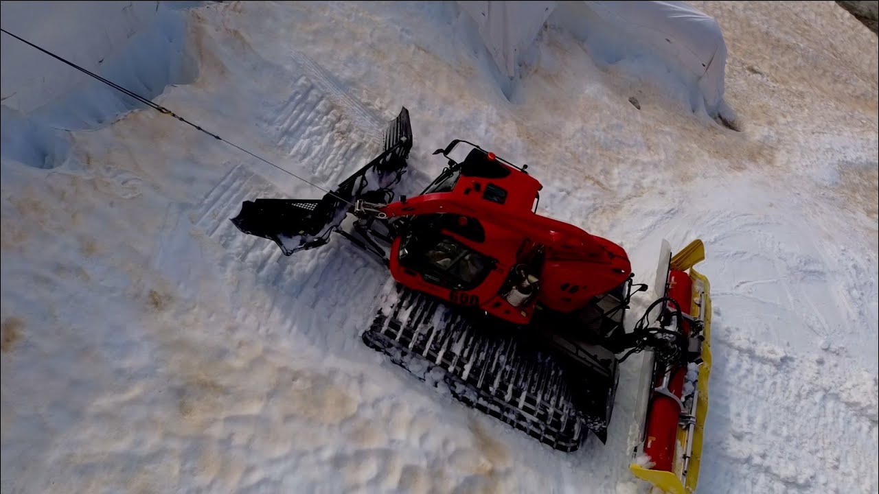 PistenBully on Glacier 🇦🇹 (Birds Eye Perspective)