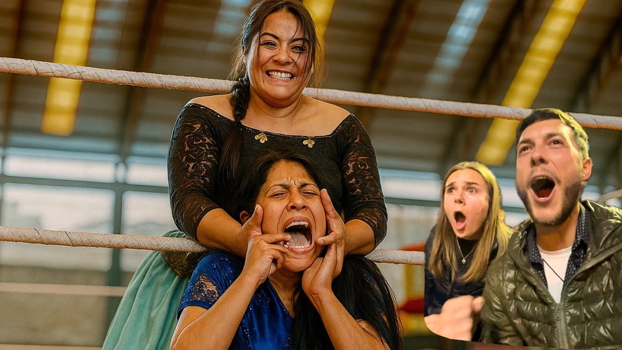 Cholitas Wrestling in La Paz – The Most Chaotic Night of Our Trip!