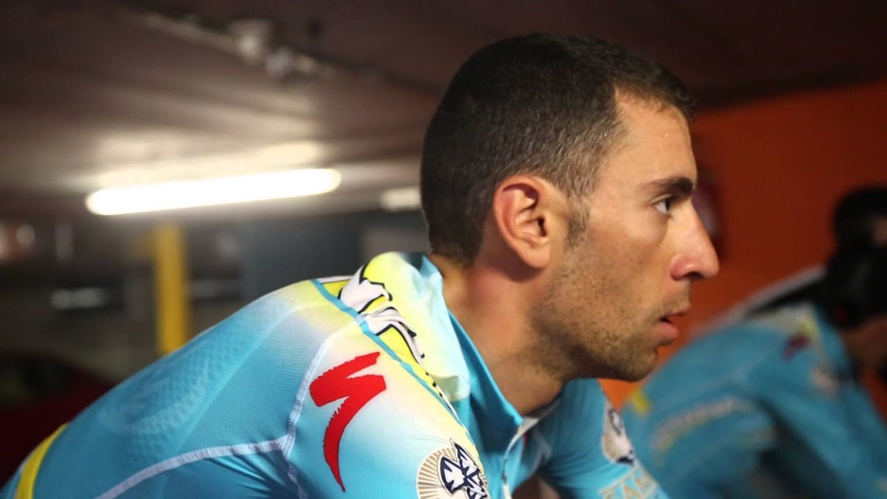 NIBALI & TEAM ASTANA TRAINING ON THE ROLLERS AT GIRO D'ITALIA