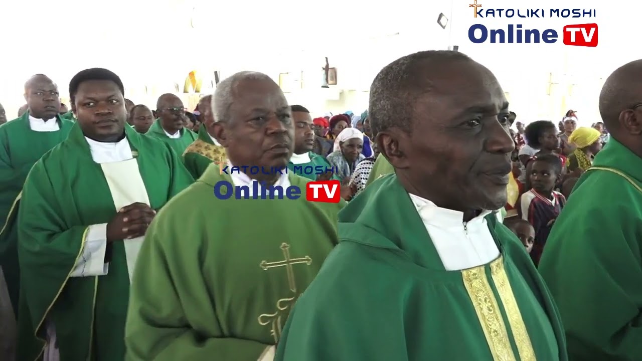 TAZAMA ANDAMO TAKATIFU KUELEKEA ADHIMISHO LA MISA TAKATIFU SALA ZA MAPADRE VIKARIETI YA ROMBO