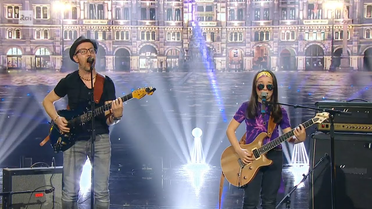 Father & Son cantano 