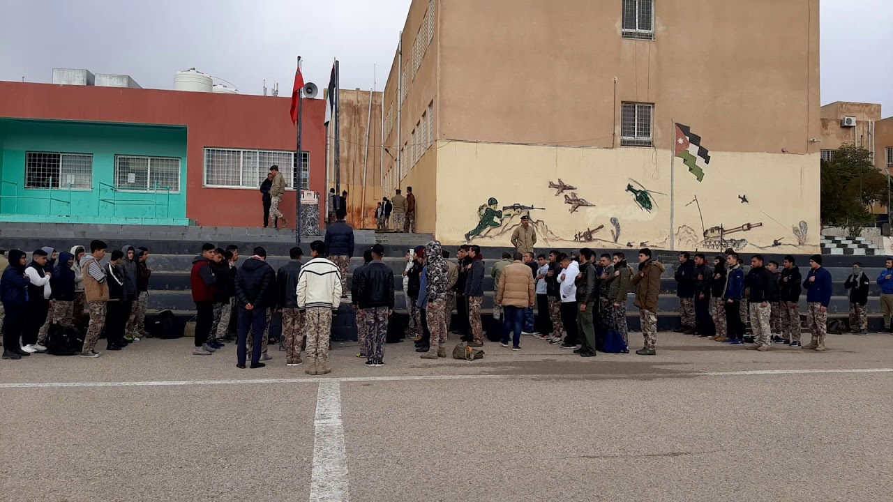 طلاب كلية الشهيد فيصل الثاني