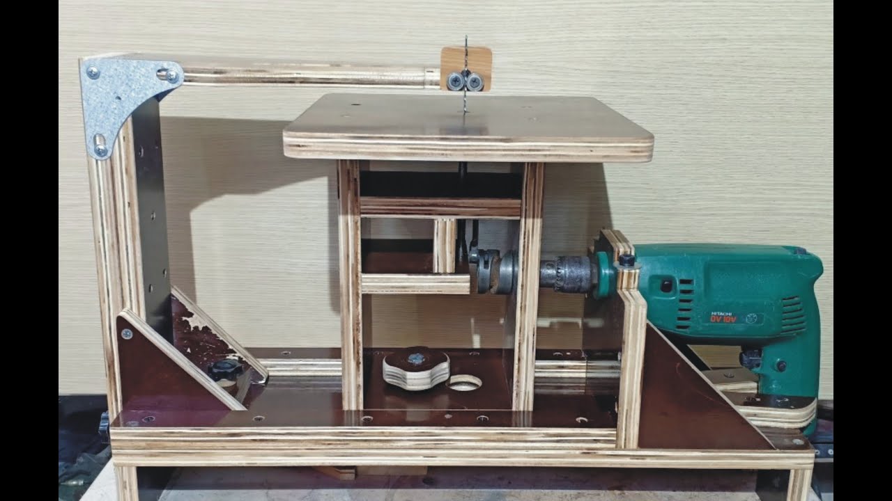 Manufacture of saws by hand-held drilling machines