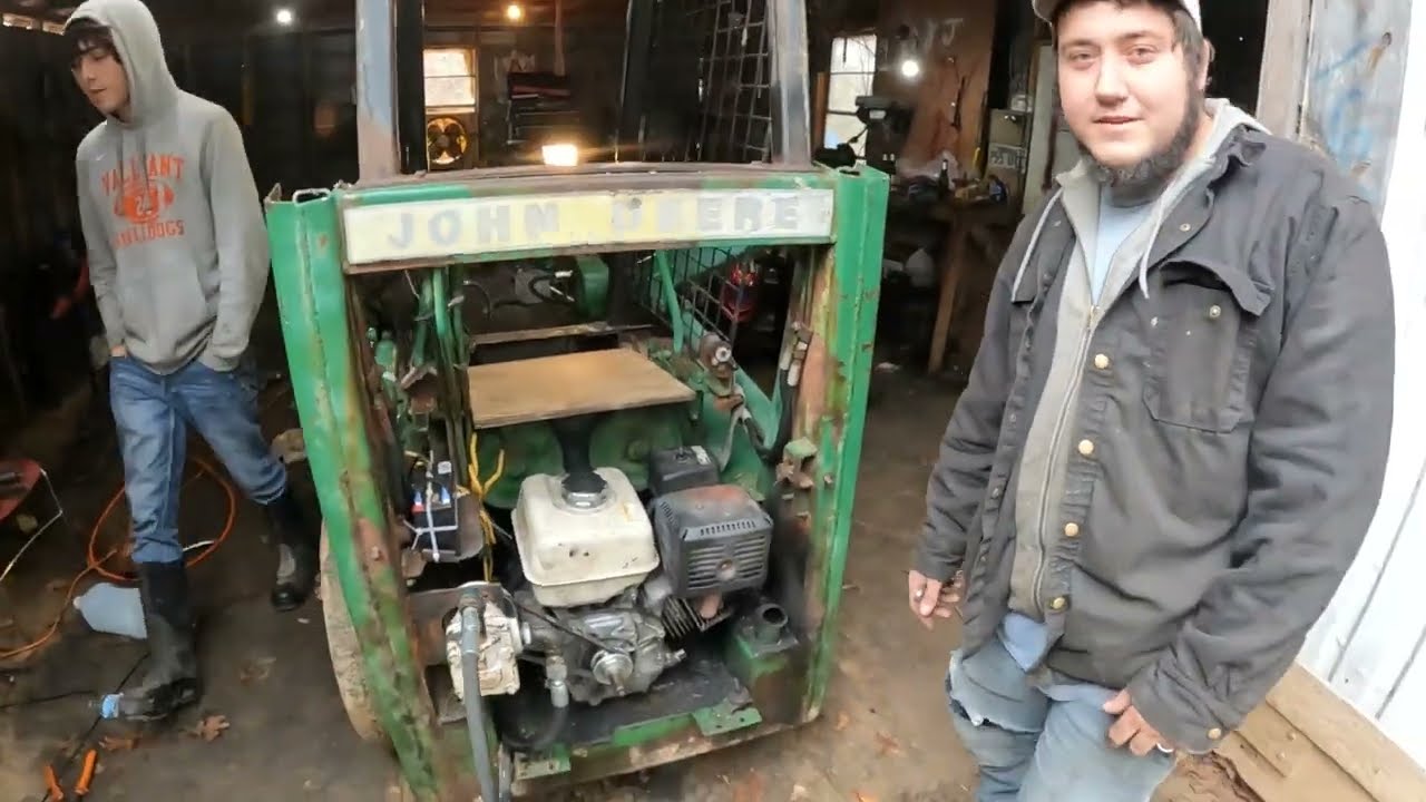 Замена двигателя мини-погрузчика John Deere 60