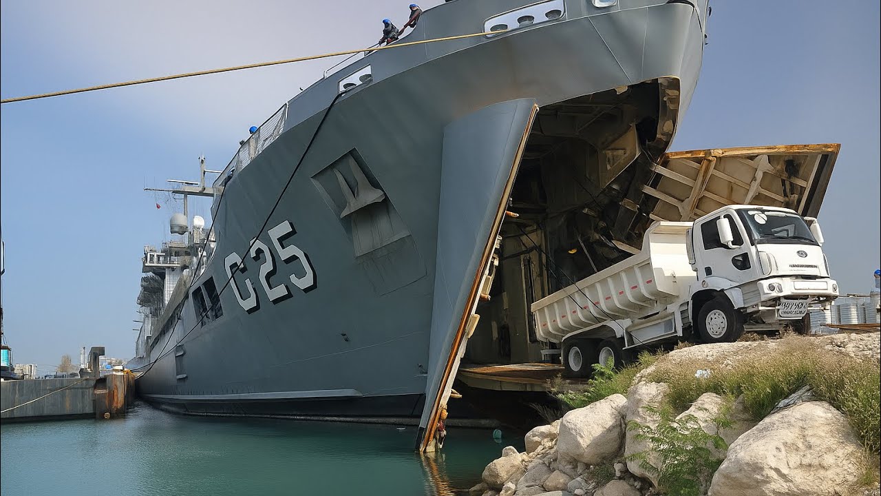 Por Dentro de um NAVIO ANFIBIO da Marinha - G25 Almirante Saboia