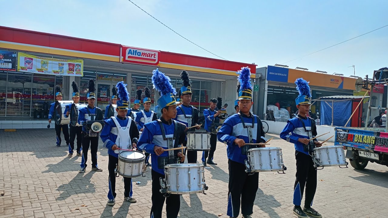 DRUMBAND NEW AL AZHAR PASURUAN LIVE MULYOREJO KRATON PASURUAN