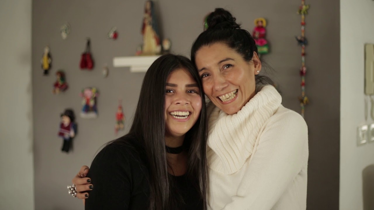 Dos historias conmovedoras de adopción adolescente