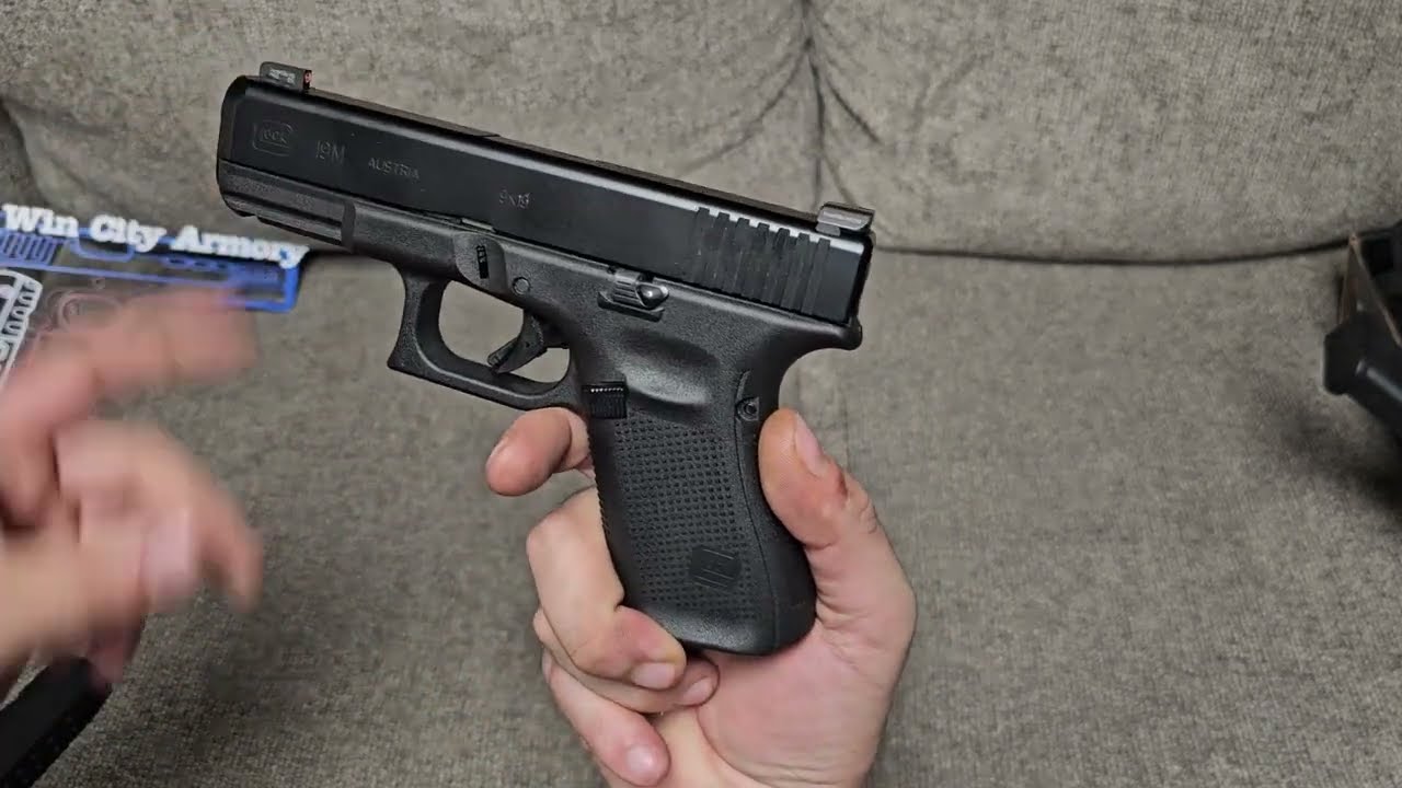 Open up, It's the FBI......Glock 19M first look