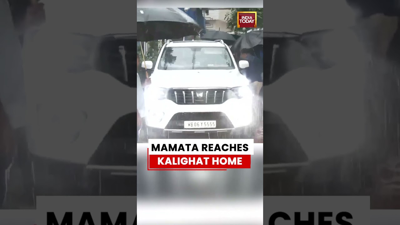 Mamata Reaches Kalighat Home | TMC Chief Returns to Residence in Kolkata #mamatabanerjee #tmc