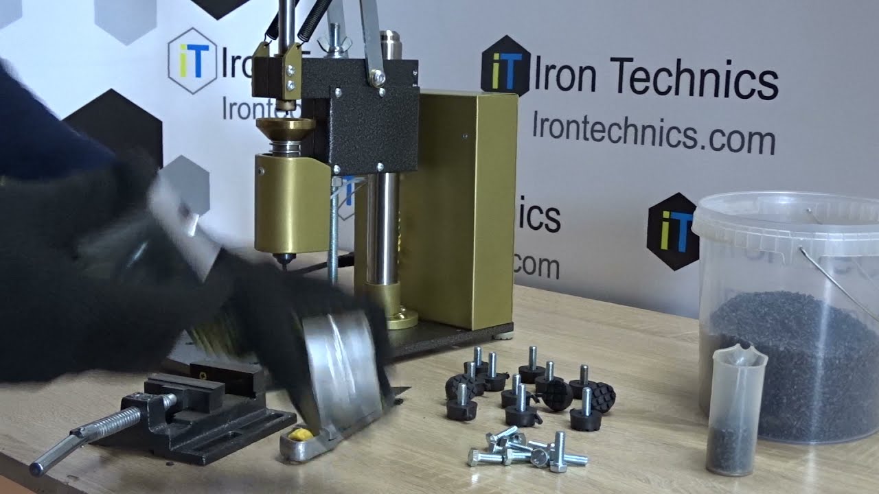 Manual plastic injection molding machine