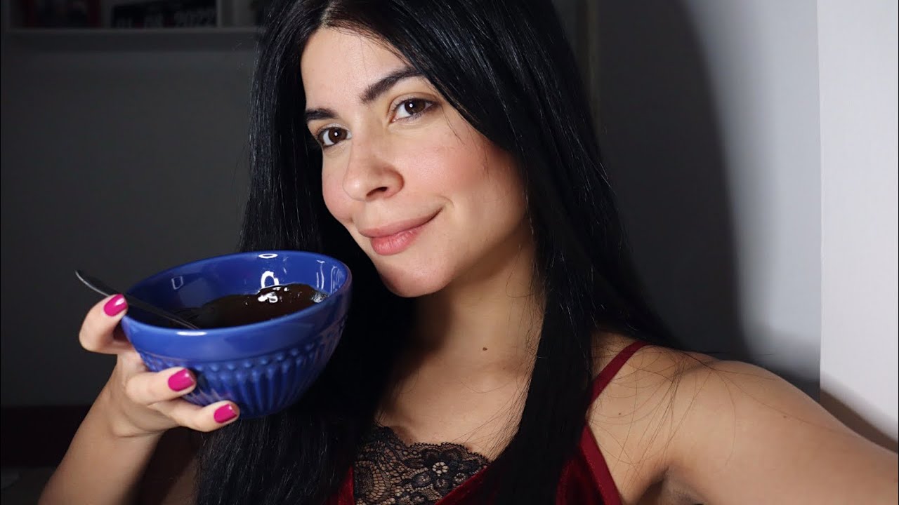 ASMR COMENDO MORANGO COM GANACHE
