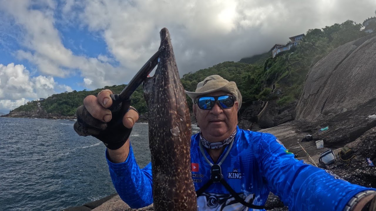 PESCARIA NA COSTEIRA DE ILHA BELA  FIGUEI UM PEIXE MUINTO PERIGOSO ,NA HORA DE TIRA O ANZOL