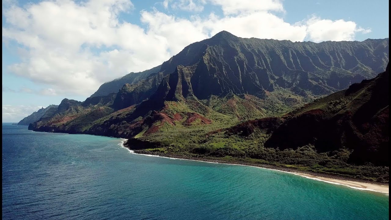 Kalalau Trail - a love story (4K Drone footage)