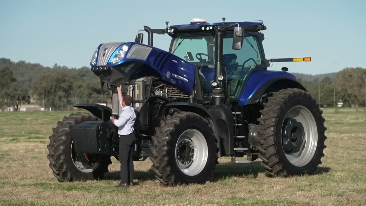 Drive baling season with the New Holland T8 435 Auto Command 💪