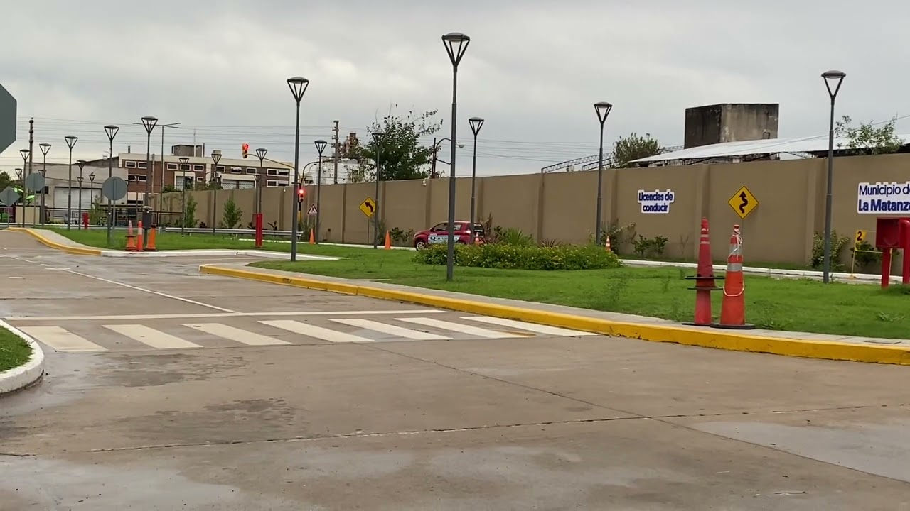 Pista nueva en la tablada para licencia de conducir (parte 1)