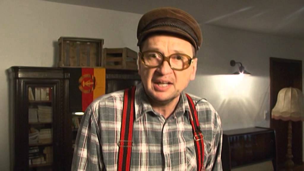 Korl holt DDR-Fahne wieder raus