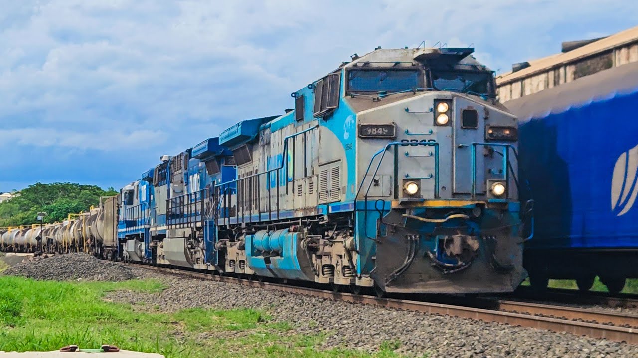 Cruzamento de trens / Tanqueiro com C30 rebocada / trem mistao e celulose com Vagões rebitolados
