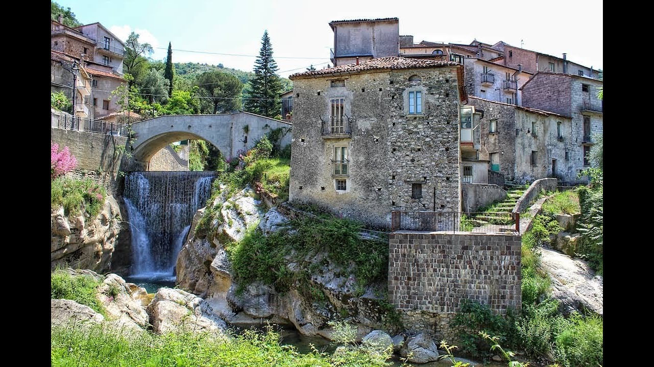 La CASCATA di PIAGGINE sul FIUME CALORE (PIAGGINE WATERFALL)