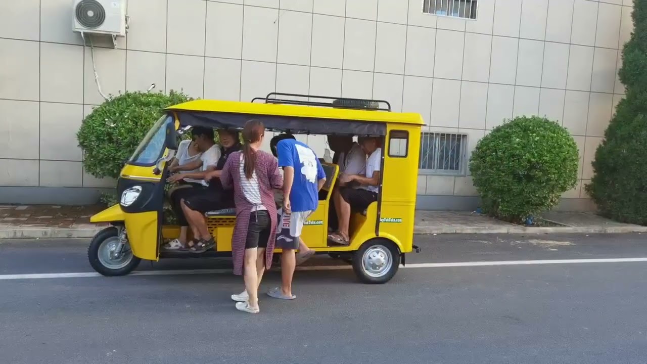 Tuktuk /Rickshaw with solar panel 75%output and emc2 battery 30min fast full charge assembly factory