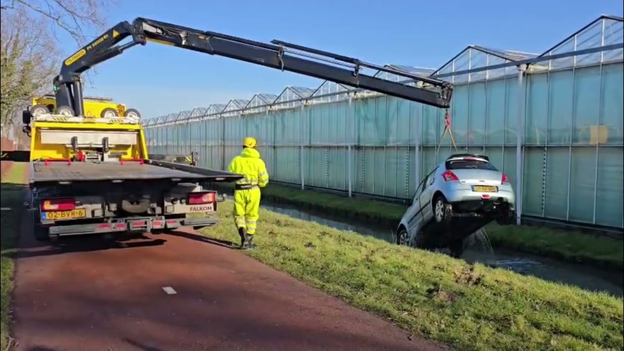Wederom auto uit de bocht gevlogen aan de Nieuwelaan