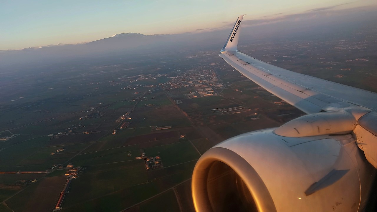 [4K] Beautiful Sunset Take-Off from Verona Airport – Ryanair – Boeing 737-8AS – 9H-QAT