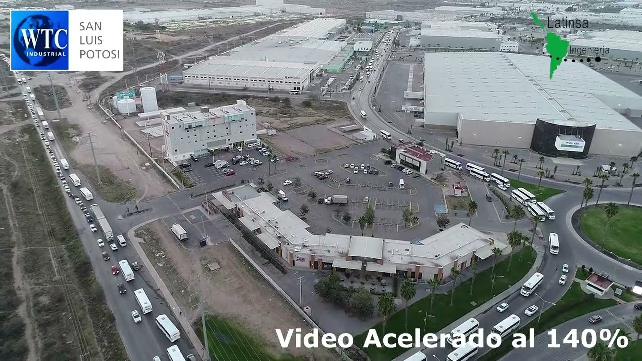 Video matutino a la salida, maximo flujo de vehiculos y trailes mal estacionados