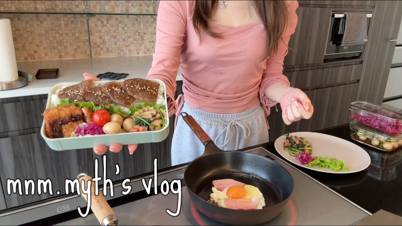 Повседневная жизнь домохозяйки, которая делает покупки и готовит ланч-бокс для сына