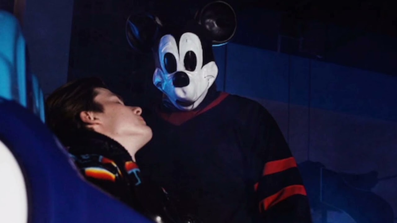 Winnie Puuh vs Micky Maus.