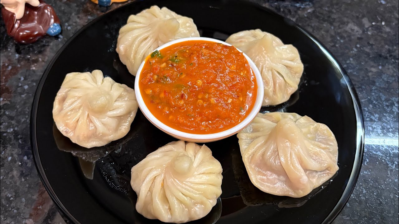 వెజ్ మోమోస్ ని ఇలా చేశారంటే ఒకటి కూడా వదలరు 😊| Veg momos 😋 | Street Style Momos 🥟| 