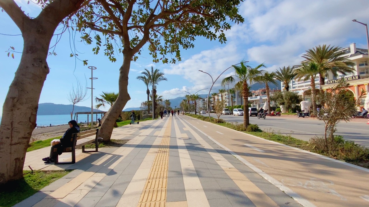 ALANYA I Oba Walking Tour On A Beautiful Spring Day