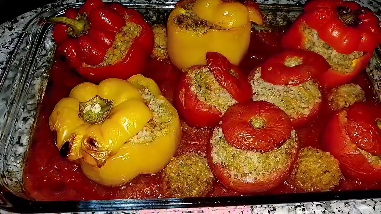 ألذ طبق ،فلفلة معمرة بالروز و الكفتة أكتر من رائع و سهل التحضير