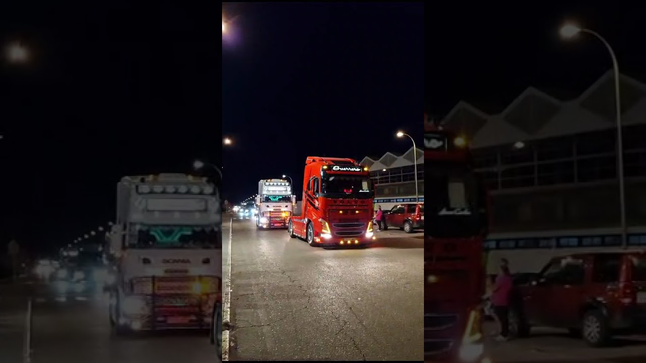 El mejor desfile de camiones que he visto en la vida 