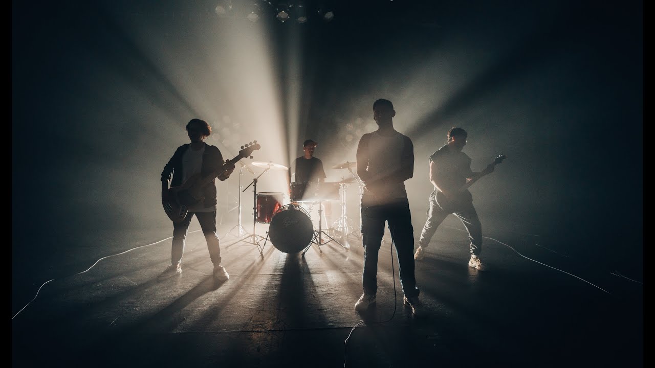 Enebro - Grises (Official Music Video)