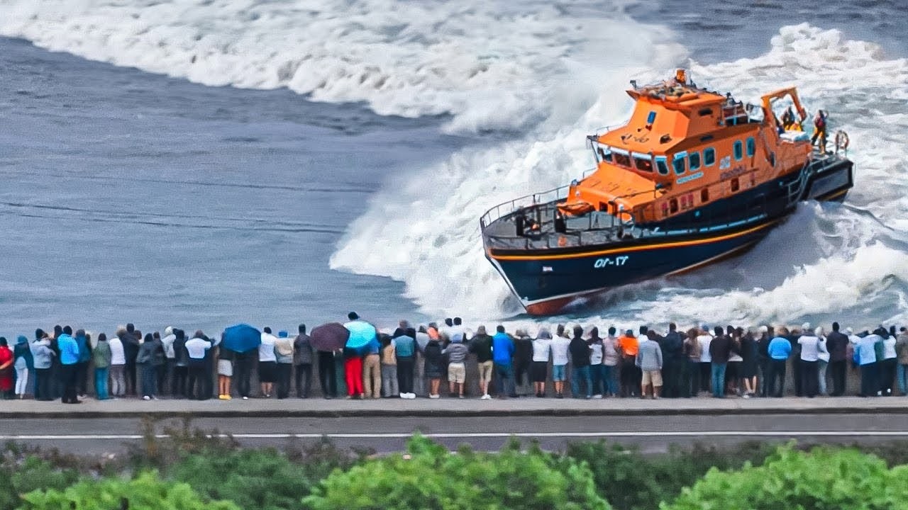 Biggest Ship Collisions and Mistakes Caught on Camera | Best of Month