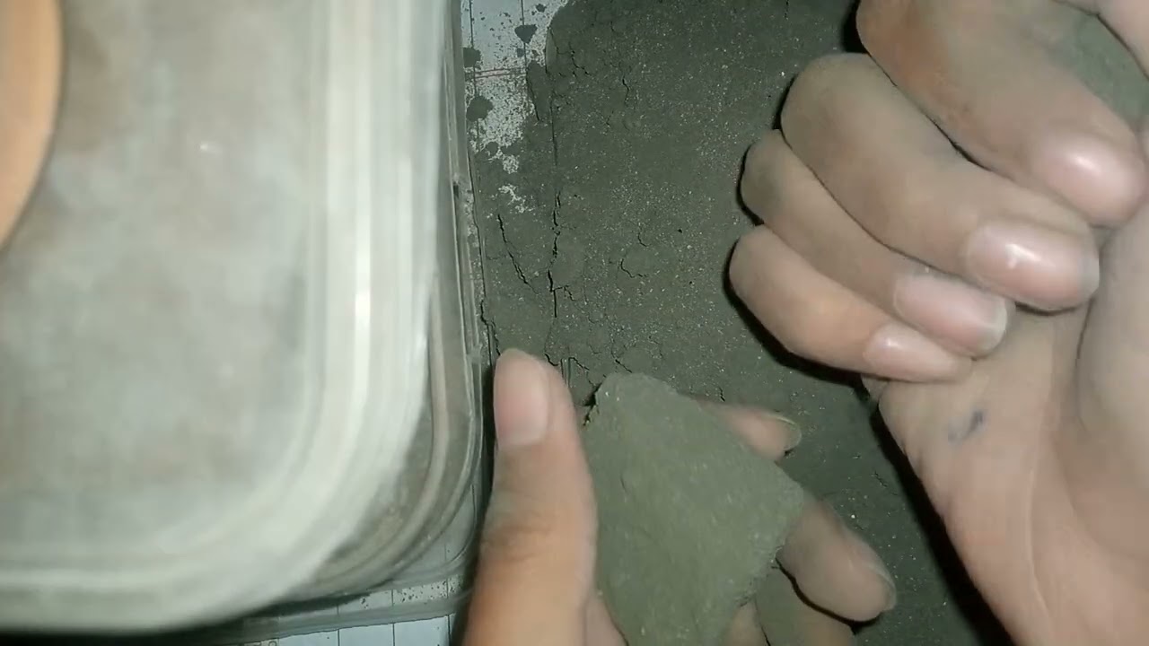 Gritty sand cement crumbling