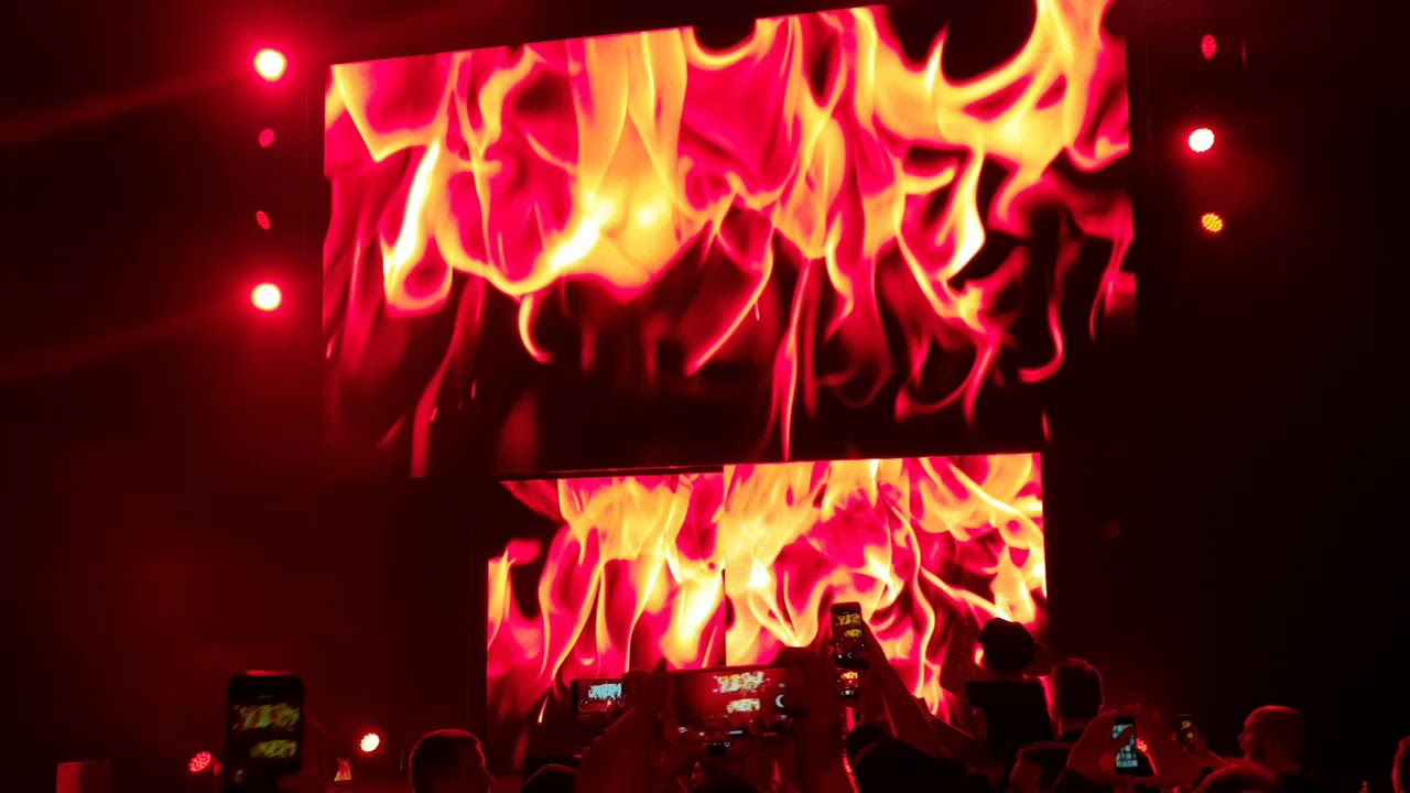 WWE RAW MANNHEIM KANE THE BIG RED MACHINE LIVE ENTRANCE 11.11.17 Germany
